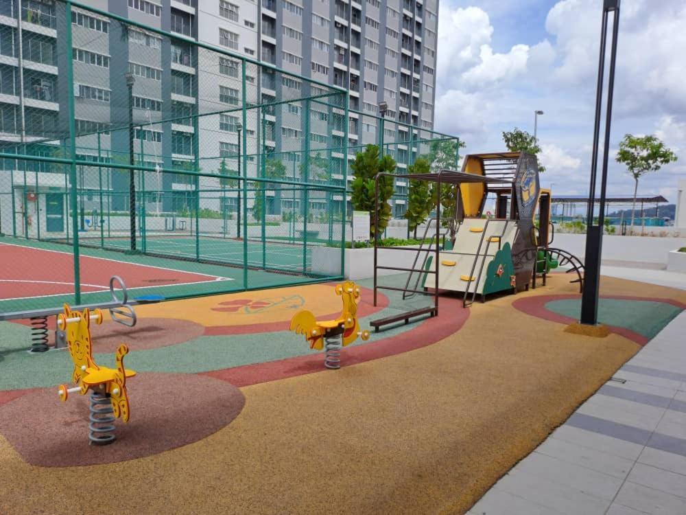 Impiana Homestay Near Putrajaya, Cyberjaya, Musliem Only,Wifi,Netflix Kampung Dengkil Exterior foto