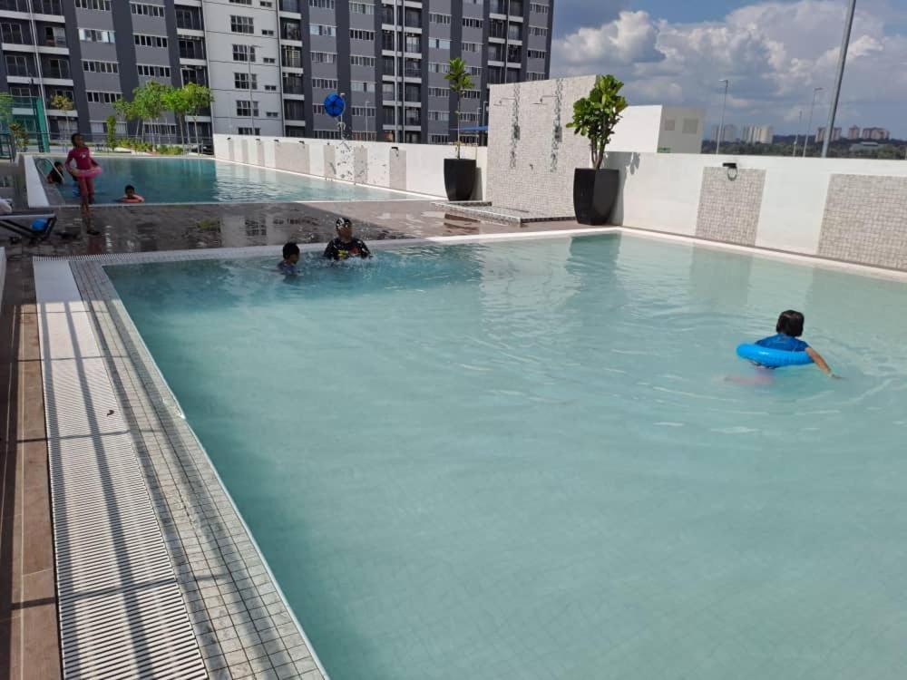 Impiana Homestay Near Putrajaya, Cyberjaya, Musliem Only,Wifi,Netflix Kampung Dengkil Exterior foto