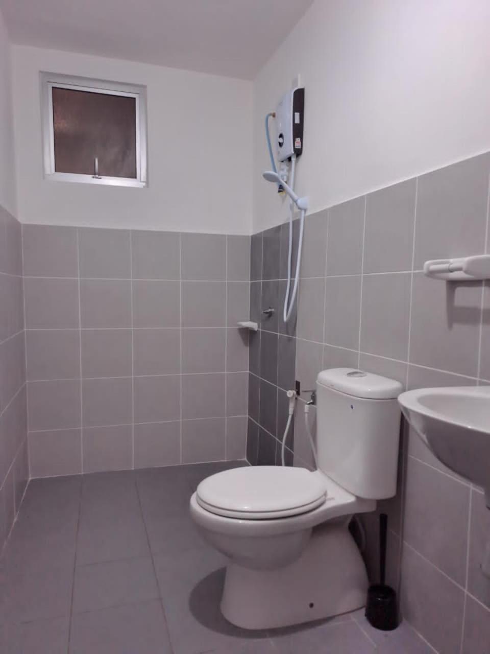 Impiana Homestay Near Putrajaya, Cyberjaya, Musliem Only,Wifi,Netflix Kampung Dengkil Exterior foto